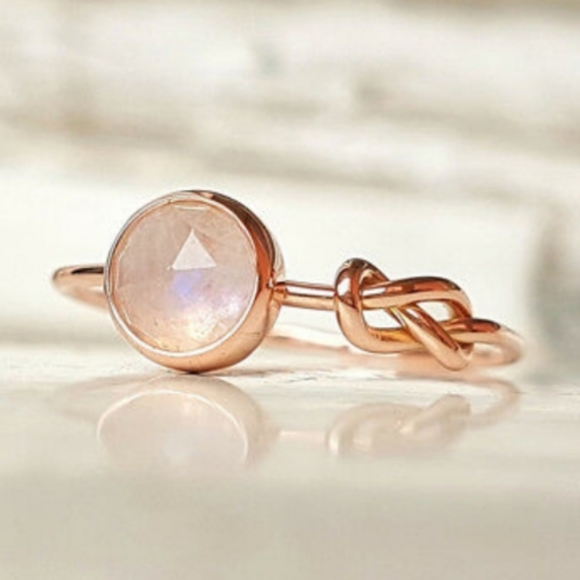 18k Rose Gold Moonstone Ring - Picture 2 of 3